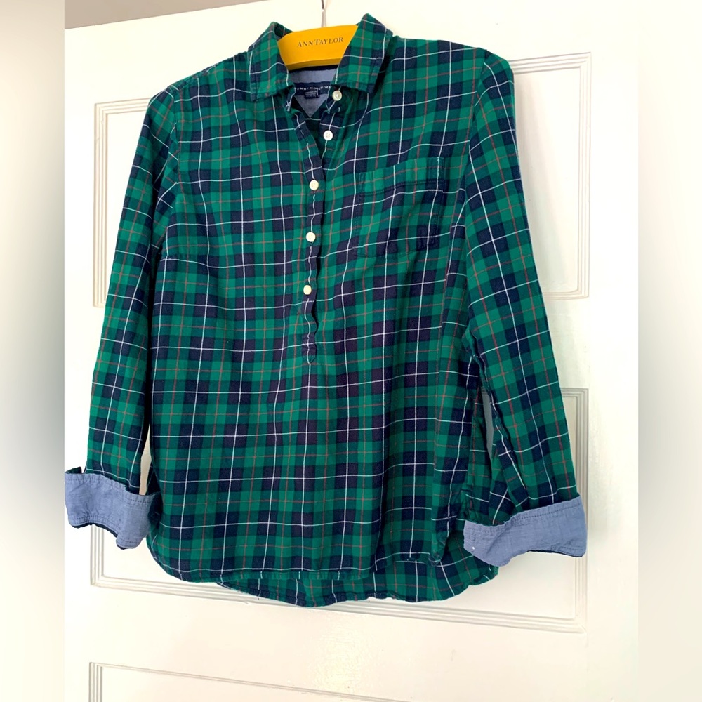 Tommy Hilfiger green plaid shirt with roll-up sleeves, Size M